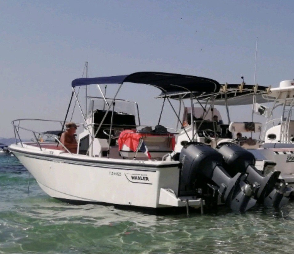 slider 0 Boston Whaler  24 Outrage